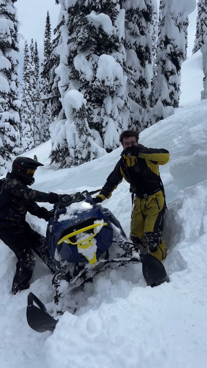 1 month and we’re back…😳 
Sometimes you win sometimes you lose
#revy #skidoo #winter #tempestoptics #trending