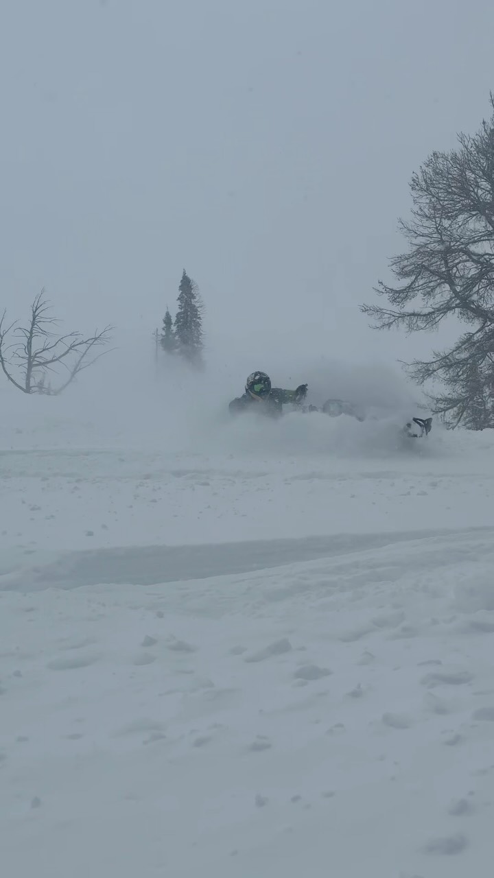 Why keep videos in your camera roll if you’re not going to post them?
📸: @wesleysprat @sledhead_991 @208adrenaline 
#snowmobile #winter #sledding #journeyfarther #backcountry