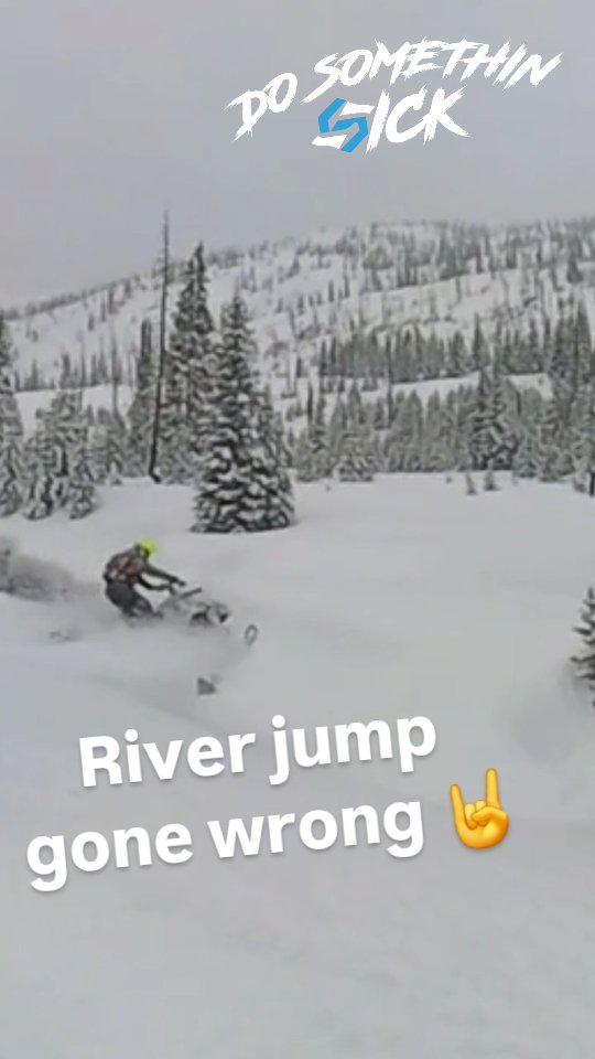 River jumps in MCCALL hit diff .... MCCALL HAD THE GOODS ... 
💪💪CANT WAIT FOR NXT SEASON💪💪 

@arcticfxgraphics
@tempestoptics 
@mobiusbraces 
@_dialed_performance_
@suspensionproz 
@cardo_orv 
@zbroz_racing