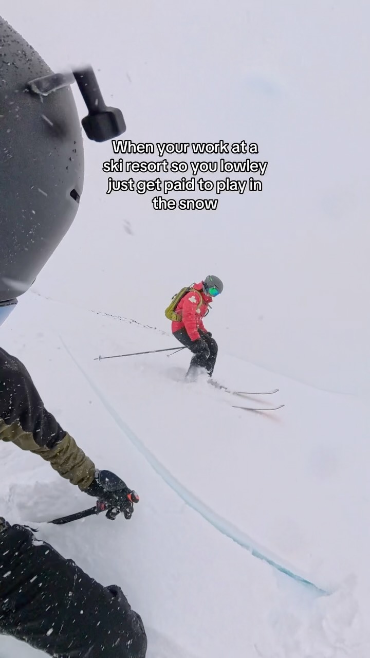 Definitely recommend getting a job at a ski resort! 🙌🏼
#skiing #skiingislife #skiingisfun #skiingday #skiingseason