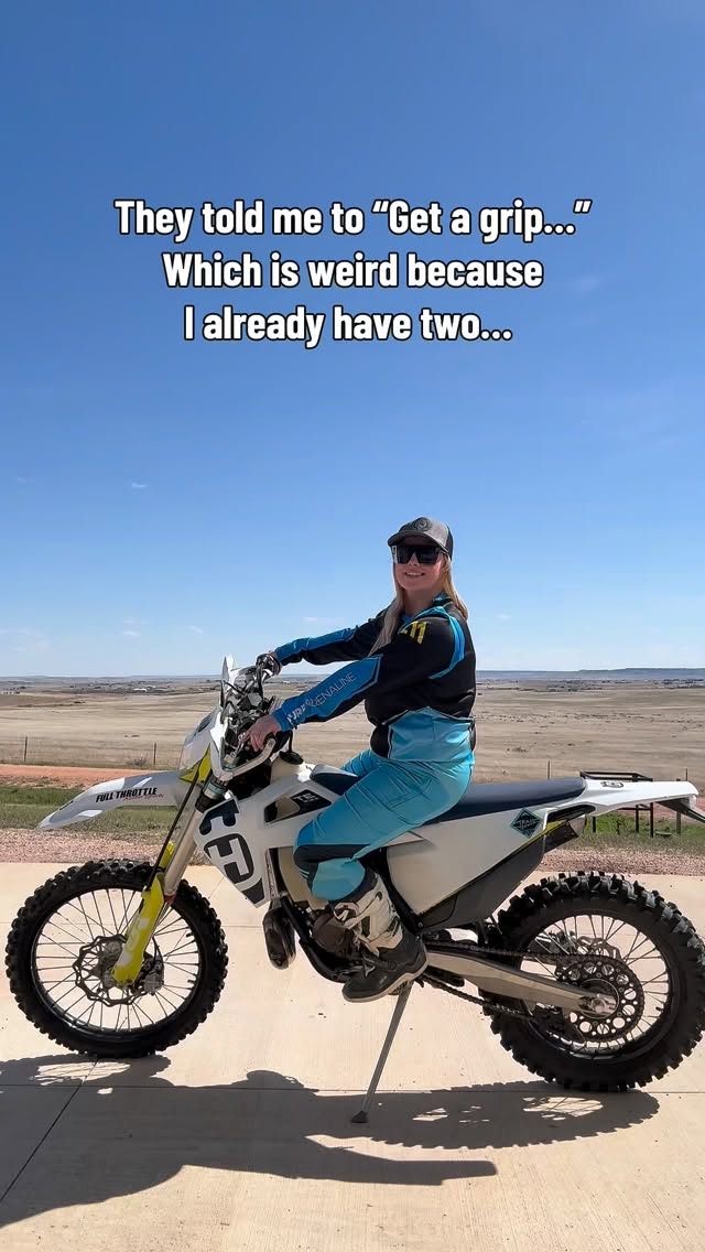 So weird…. 🤘🏼🤘🏼 

#pureadrenaline #pureadrenalinemoto #girlswhoride #dirtbikegirl #dirtbike