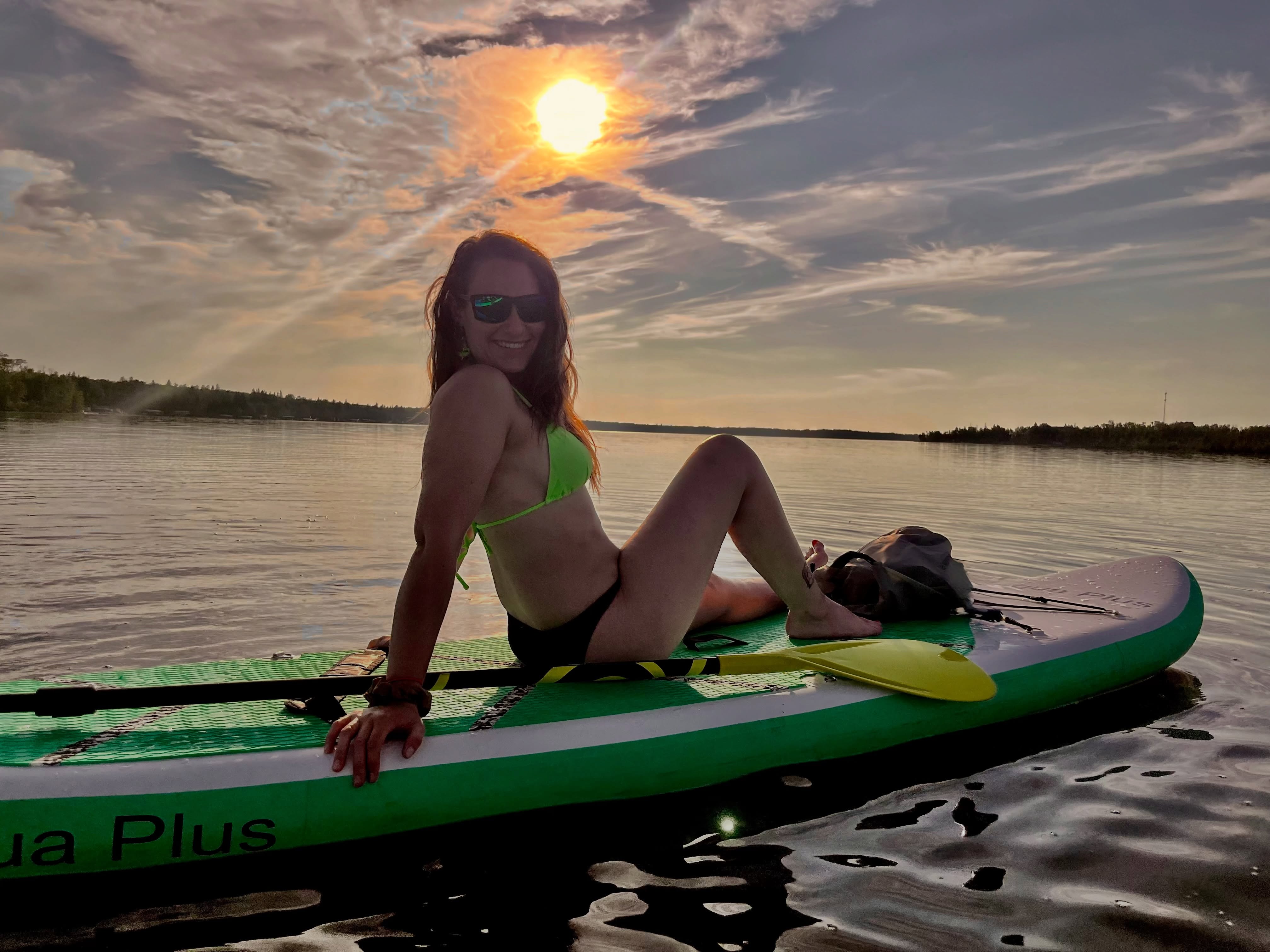 In my summer era ☀️☀️🌊

📸: @mjewel23 
________________________________________________

#summer #lakelife #paddleboarding #sunset #alberta
