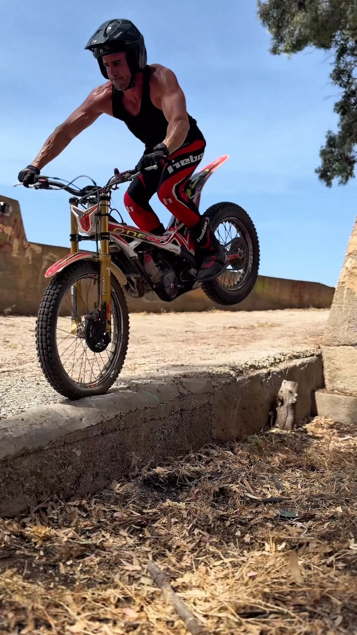 Fallé una, dos, tres… las que hicieron falta. 🔥

Hasta que salió. 💪
Así se consiguen los trucos: insistiendo hasta que la moto obedece.

#Enduro #HardEnduro #Trial #DirtBike #OffRoad