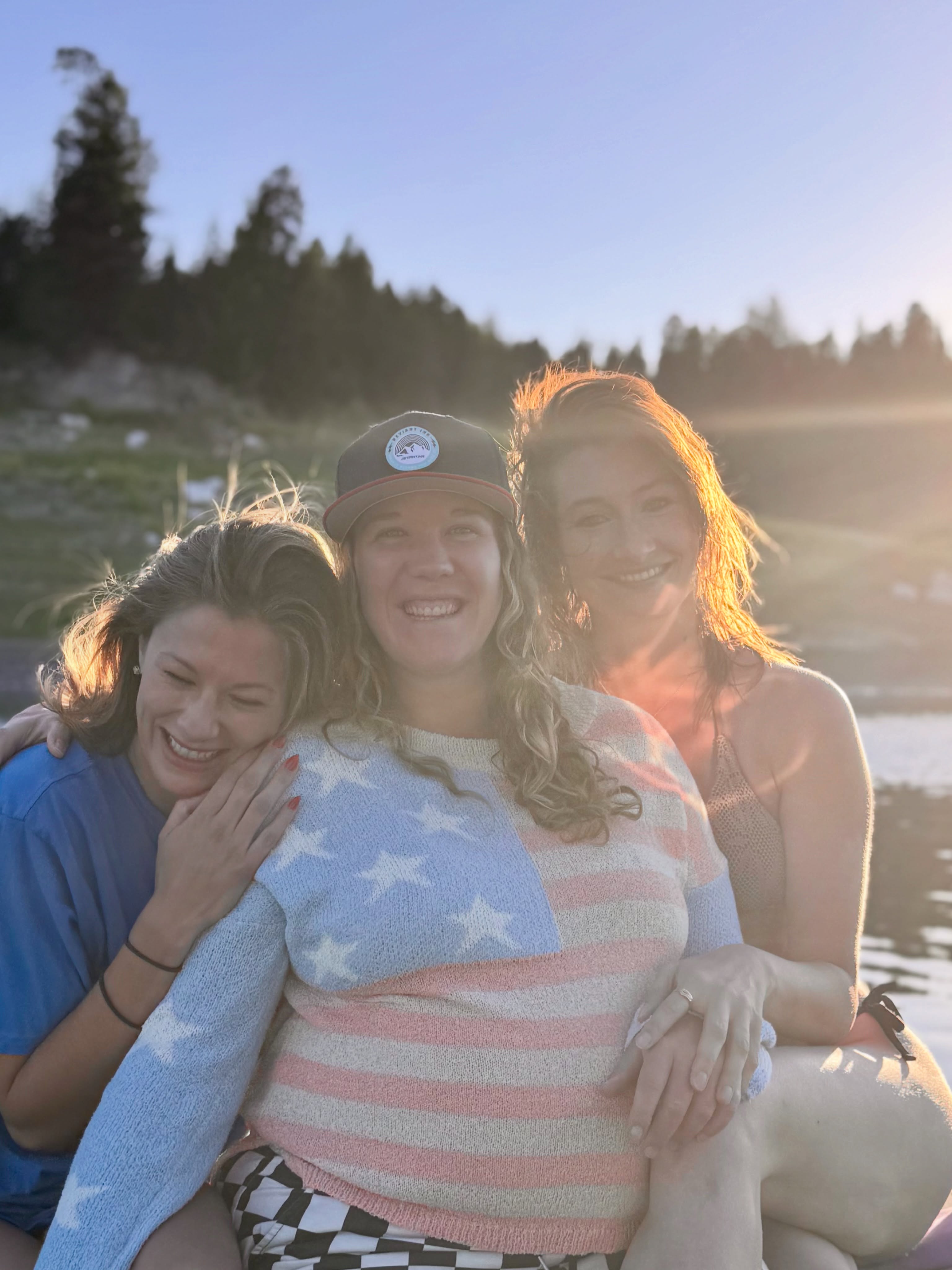 Happy 250th to this great country we get to live in! 🇺🇸❤️
I got to spend it in the best way possible, with great friends that even support this pregnant lady get up and surf a little!
So thankful for everyone in my life!