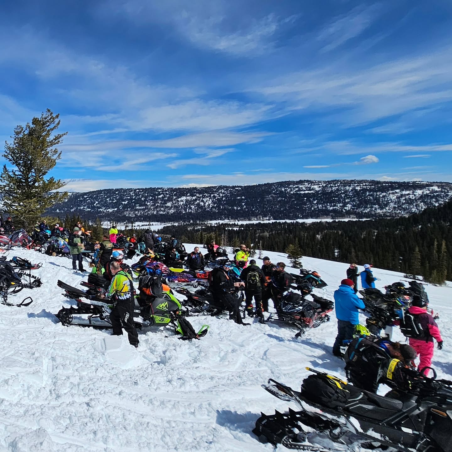 What a day spent in the mountains with the Tempest Heated Goggles team. Great group of riders 🤘

@tempestoptics
