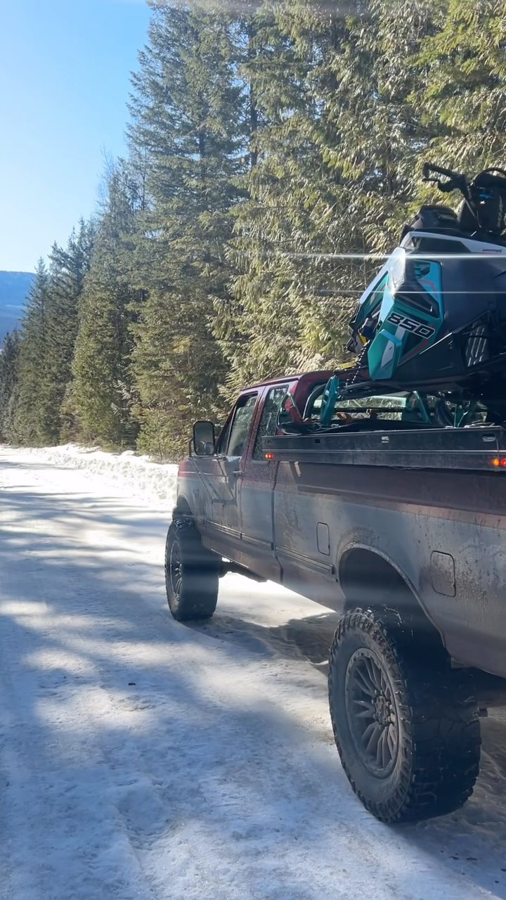 Who else is fired up
.
.
@sleddermag @oxbowgear @cheetah_snow @munstercanada @zbroz_racing @ridefast.crew @castlexgear @revived_powersports @sully_benson744 
.
#sled #revelstoke #obsford #sledding #skidoo