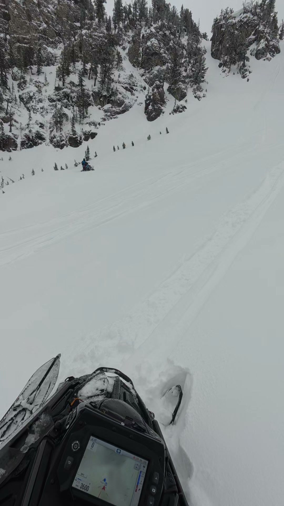 This warm weather has me more excited than usual to scare the 💩 out of my riding buddies! Anyone else have some close calls? I can name a few different times! 🤣🤣

📸 Kyler Waechtler 

#oxbowgear #journeyfarther #zbrozracing #polaris #prormk #boost #polarissnow #skinzprotectivegear #KLIM