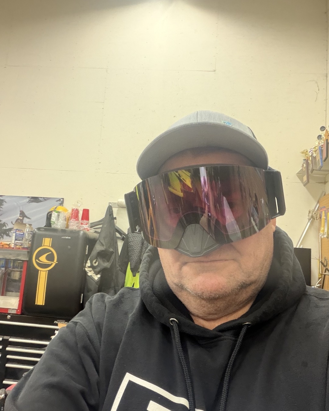 New @tempestoptics Snowmobile Infinity goggles with the Magic Magenta lens just dropped in the mail this morning 🔥 Who else is wearing their goggles to work today?? Counting down the days to snow 🤙