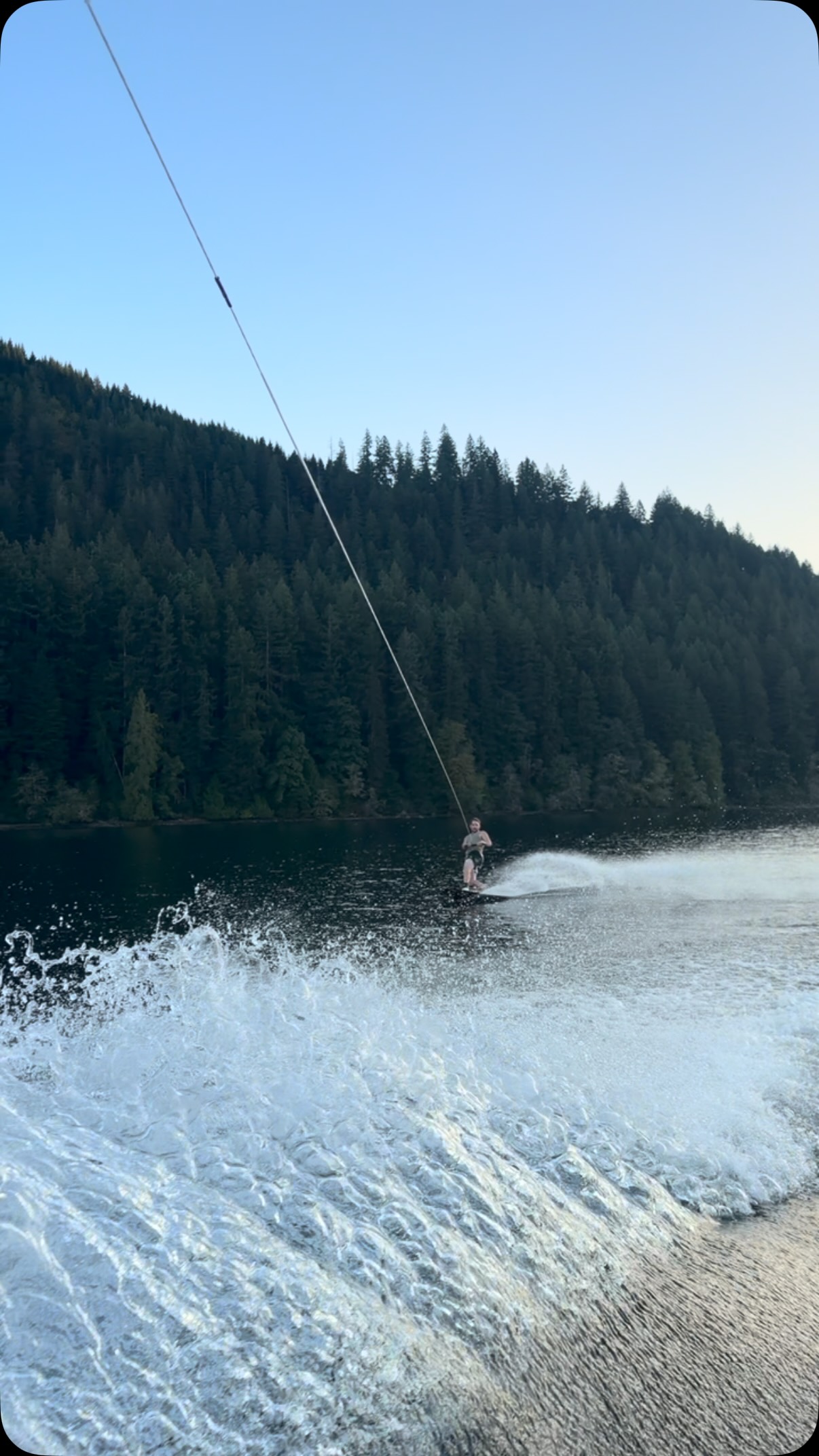 Wakeboarding is fun 🤝

#summer #wakeboarding #explore #pnw 

@followbrand.co @ronixwakeboards @coveusa hit me up 😏