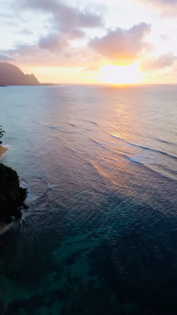 Hanalei Bay Kauai! One of my favorite places on the planet! God took his time there 🙌🙌🙌!!!

#Kauai #HanaleiBay #NorthShore #Hawaii
