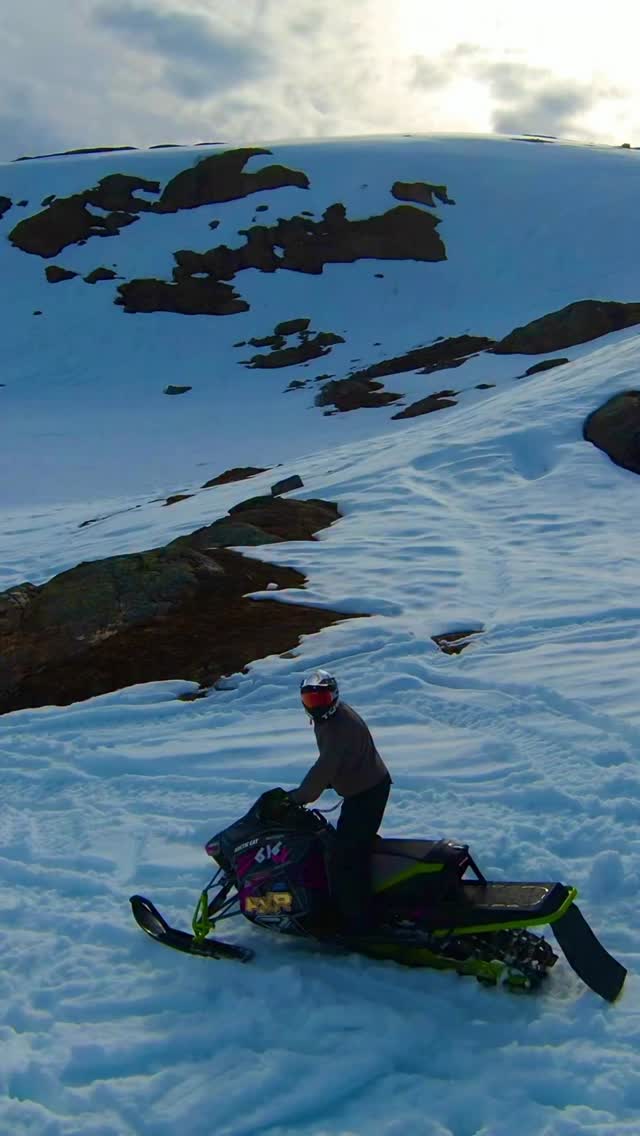 Prøver oss litte med drone, lage mere?🕺🏿 🎥@orjan_s_hansen #arcticcat #sx #sweden #mod #drone