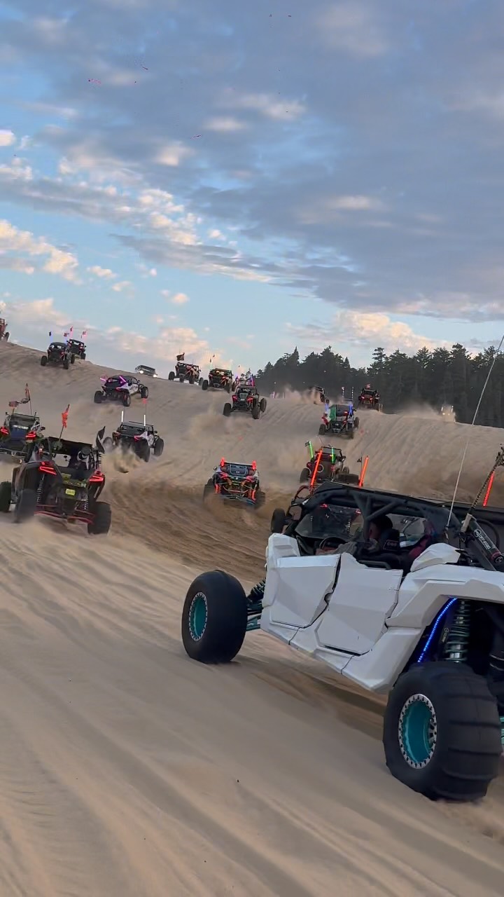 Sas 😅 #maverickr #canam #4x4 #offroad #pinkcanam