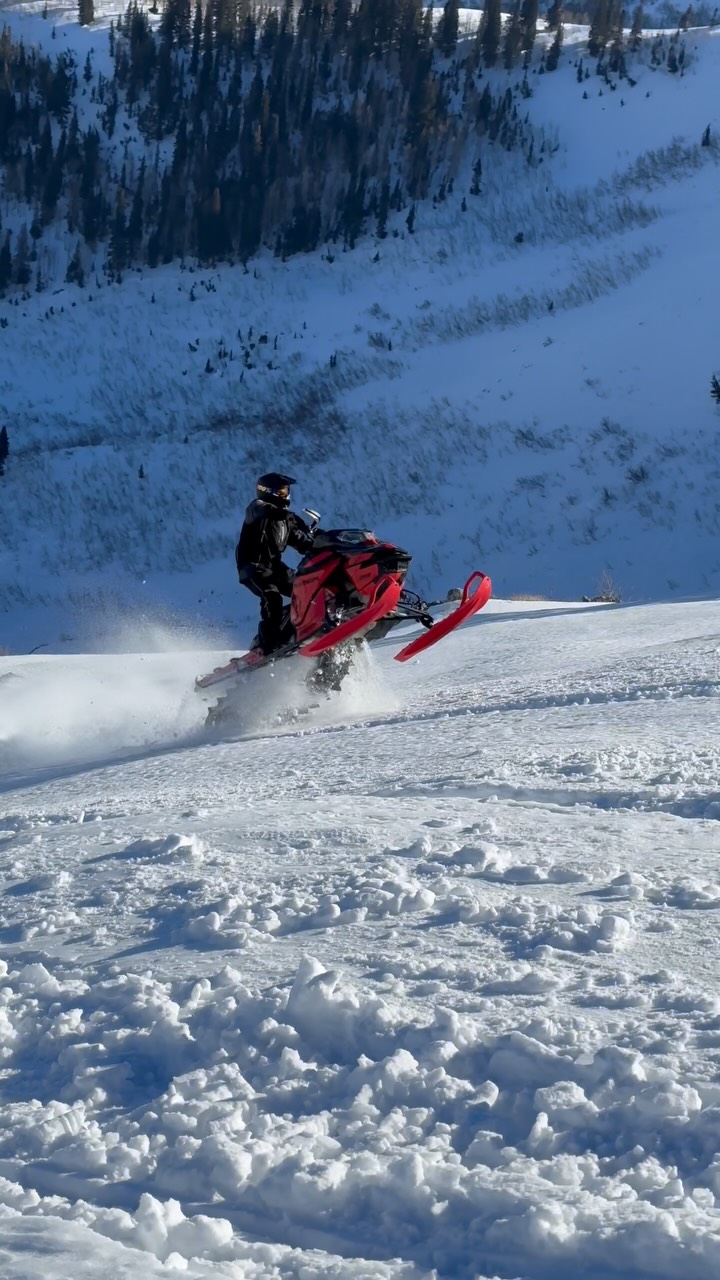 Can’t wait for some of this! •••••••••••••••••••••••••••••••••••••••••••••••••••••••#sled #snowmobilefails #lynxshredder  @skidooofficial  @rpm_powersports @klim @ibexx_llc @arcticfxgraphics @amsoilinc @surecanusa @madrampsusa