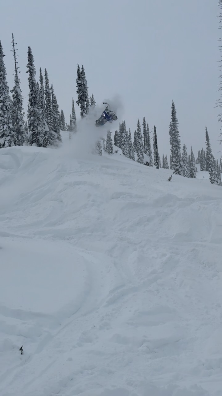 Who else is ready to huck some sleds around?
#winter #snowmobile #montana #revelstoke #lynxsnowmobiles