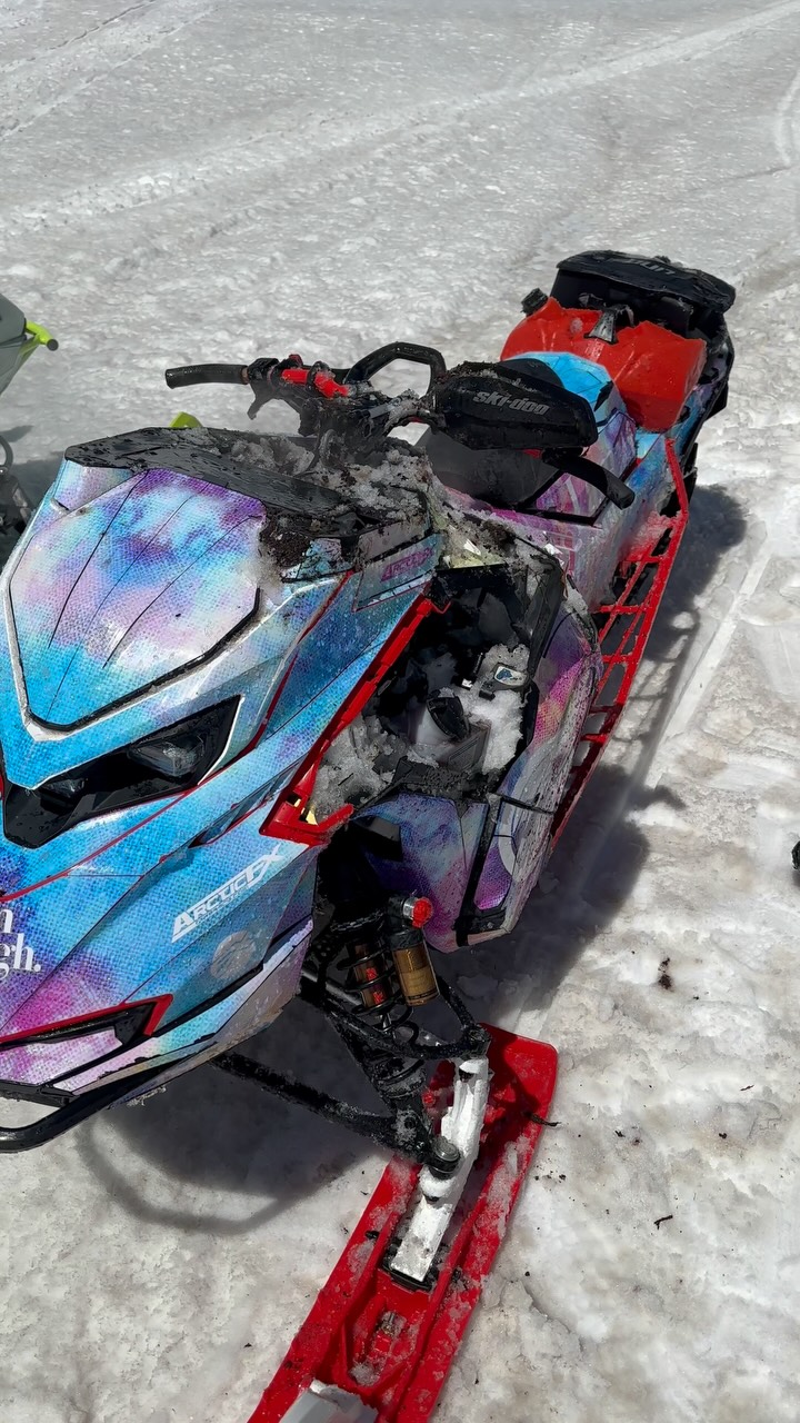 That was a fun spring ride! •••••••••••••••••••••••••••••••••••••••••••••••••••••••#sled #snowmobilefails #lynxshredder  @skidooofficial  @rpm_powersports @klim @ibexx_llc @arcticfxgraphics @amsoilinc @surecanusa @madrampsusa