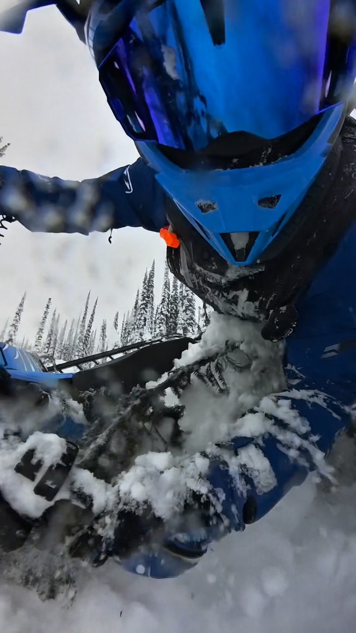 I’M COUNTING DOWN THE DAYS UNTIL WE’RE BACK OUT THERE! 😅

Looking back on last season has me MORE fired up than ever for what’s coming! 🔥

Deep days, bluebird skies, unreal terrain, old friends, new faces, and pushing my riding to the next level. From chasing fresh lines to sharpening my avalanche skills and challenging myself in the backcountry, this is what it’s all about! 

The memories, the progression, the people, that’s #myperfectwinter

This video has me absolutely BUZZING for winter. Who else is ready to get back out there?! 😎
@cycleworks_edmonton 
@bwcpowersports_ 
@klim 
@arcticfxgraphics
