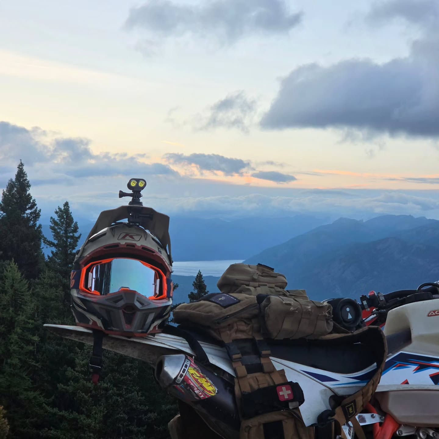 Proper way to close out August. Hopefully September brings the moisture. 

@cleelumtrailsproject 
@callsign_martini 

#singletrack 
#explore 
#gooutdoors 
#hardenduro 
#pnwonderland
