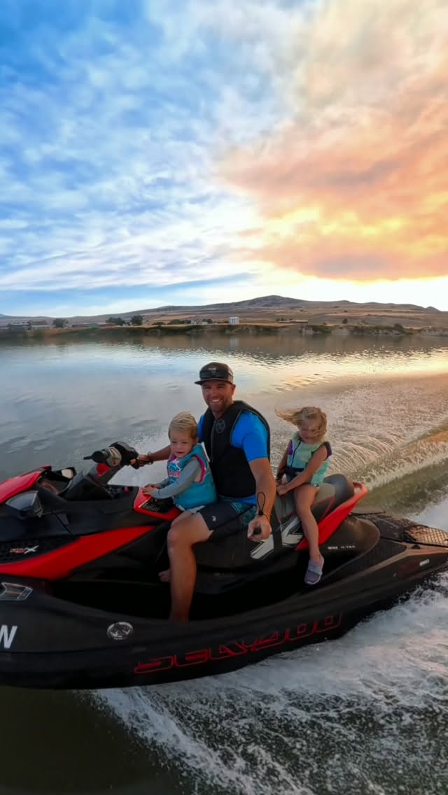 Beautiful night on the water. The fires suck, but the smoke makes for some great skies.