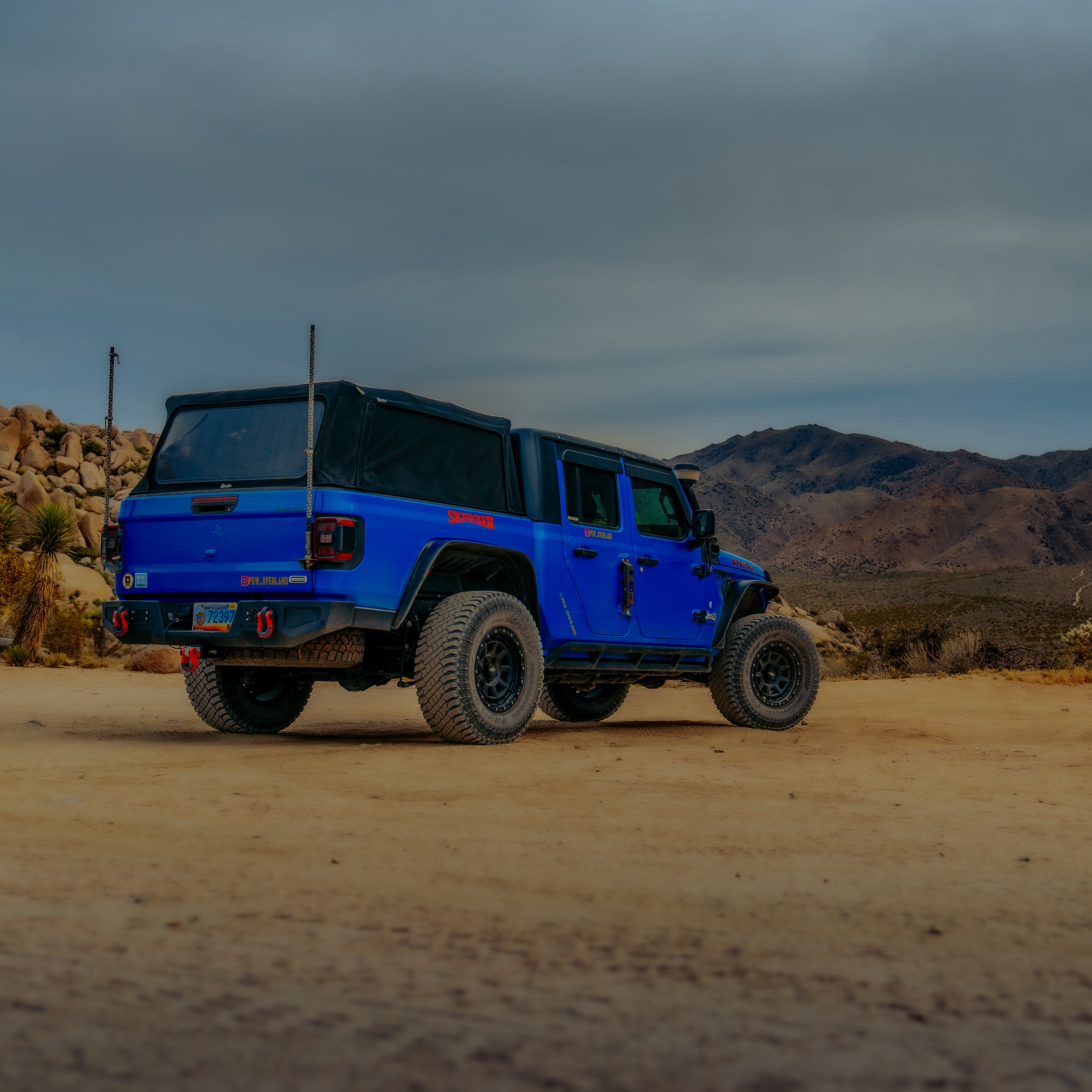 That hydro pearl blue stands out in any environment. If you’re looking for a lift or some merch head over to @skyjacker and use code pewoverland10 to save off your order 🤘

Those @rocktrixwheels RT114s still look amazing 
Wishing I was back at Joshua tree 😢😂. 

#jeep #jeepnation #skyjackerambassador #pewoverland #jeepporn