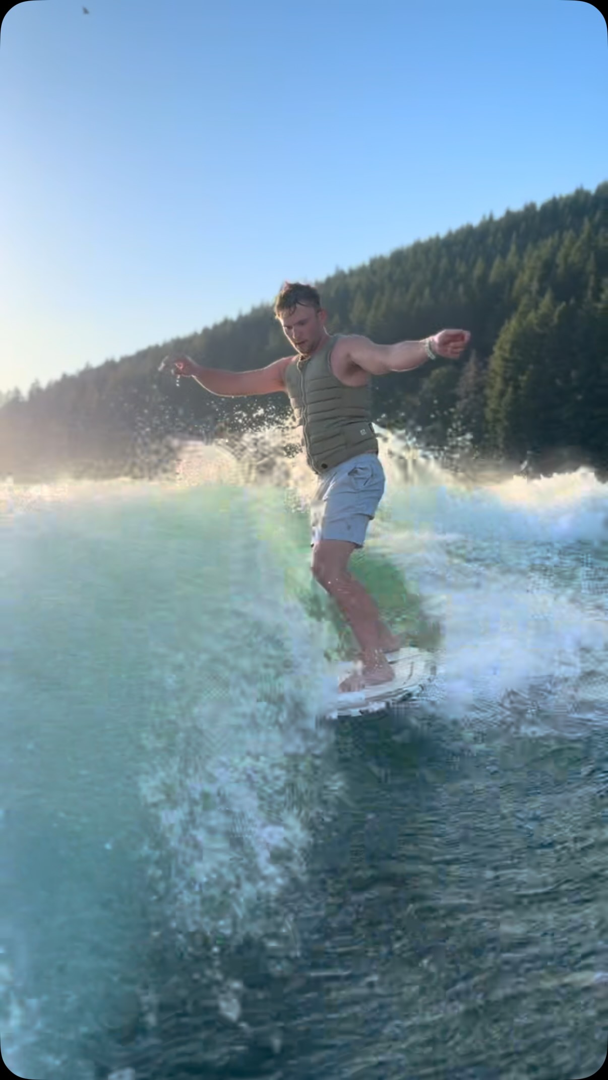 Any pros wanna come jump on, teach me tricks? 🏄🏼‍♂️

#wakesurfing #summer #axisboats #explore
