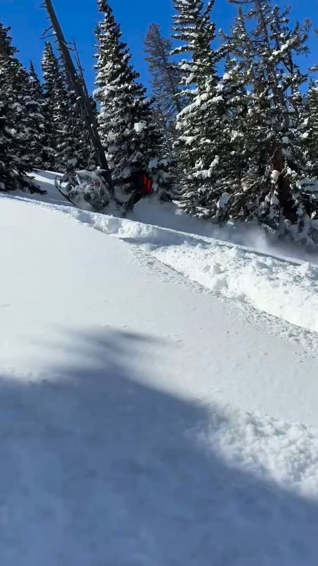 With the season coming to an end. Just want to say thank you to everyone that has pushed me to get better. Next year is going to be an even bigger and better season. MUCH LOVE FOR ALL OF YOU! (Something big is on the way) #braap #snowmobiles #sendit #fail