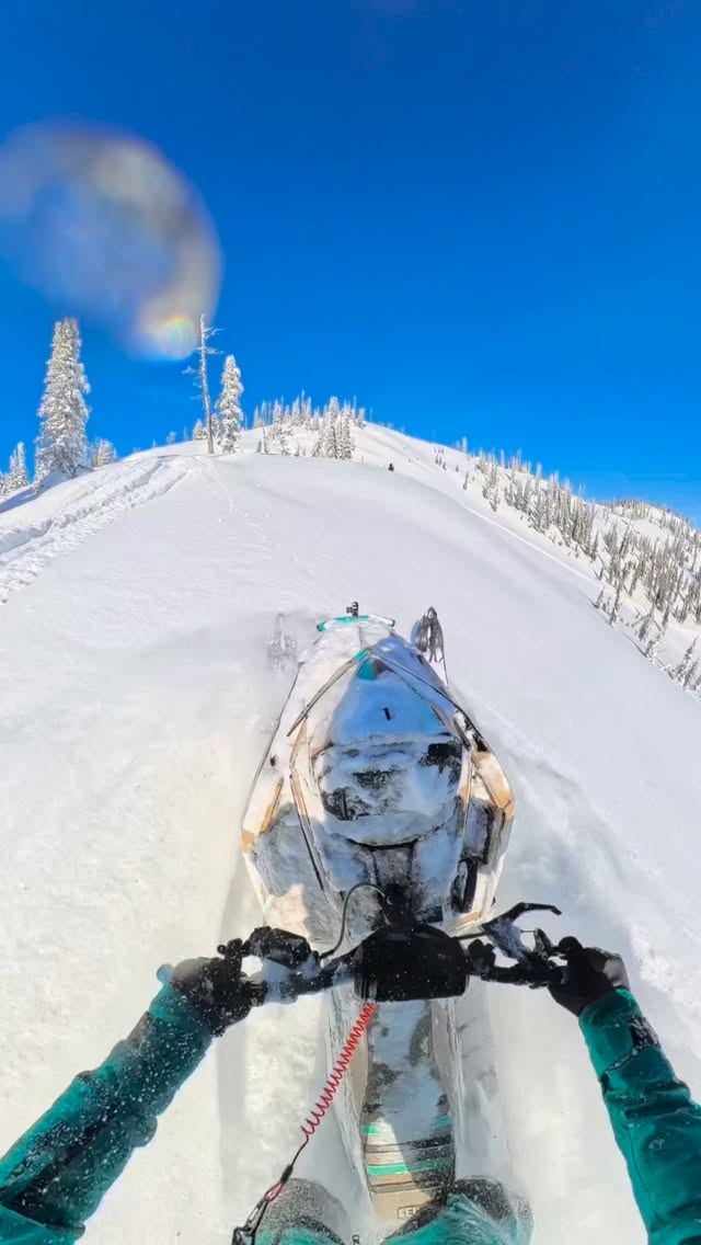 This 2026 Polaris 155 Khaos Boost with this view doesnt get much better than that 😆👌🏽

Killer day on a killer sled! ArcticFX wrap looking fresh & GGB Mountain can sounding so good 😮‍💨🙌🏽

@ggb_exhaust 
@oxbowgear 
@tempestoptics 
@freshies_built 
@onxoffroad 
@ridefastcompany 
•
•
•
•
•
•
•
•
•
•
•
•
•
•
•
#snowmobiling #mountains #backcountry #polaris #fyp