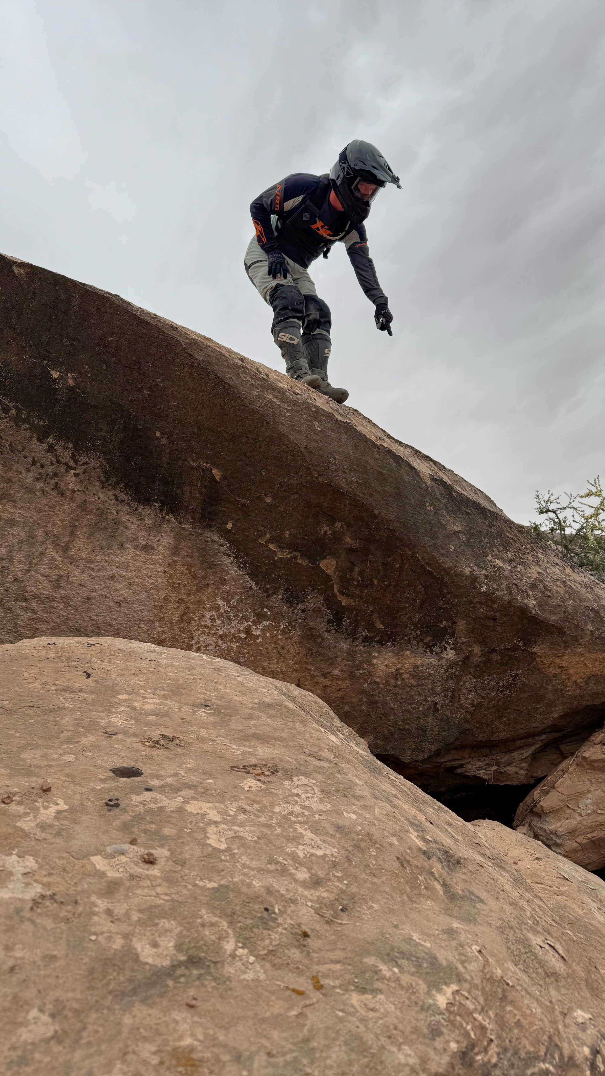 Not where you wanna land on purpose….. But @sxslideplate magnum dual layer skid plate doing its job to protect my linkage 🫣

🎥 @banks.gilberti 

#dirtbike #cringe #explore
