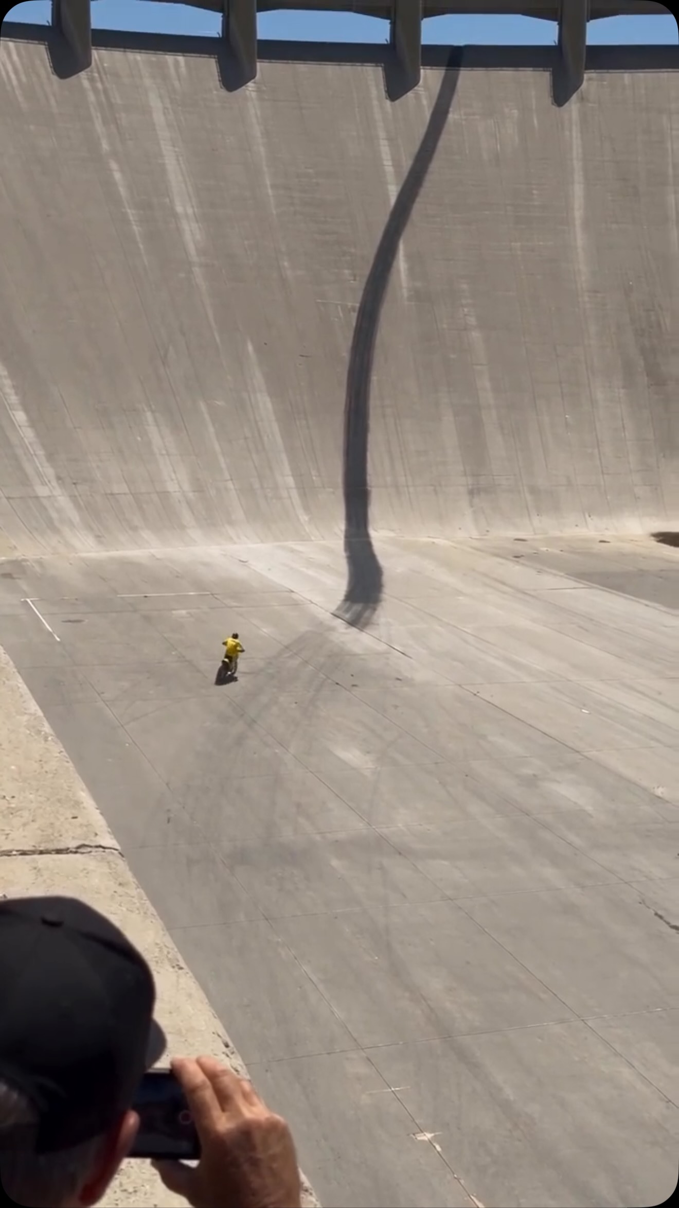 @gobrinkx
•
35ft Concrete Basin Wall Launch 🚀
Carving a 65-degree concrete wall straight over an elevated pipe culvert! How much throttle would you carry on slick cement?

#thebrink #FreerideMotocross #FullSend #DirtBikeJumps #UrbanFreeride