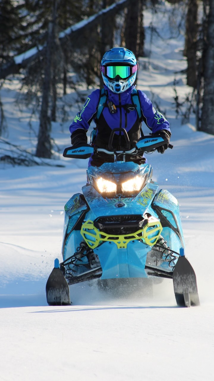 Horsepower verse hibernation! Getting ready for winter with @dsgsnow 3.0 monosuit, @tempestoptics heated goggles, @akmining Skidoo 850 @skidoo @extremerealities @flyracing.snow #doingsomethinggreat #heatedgoggles #alaska #alaskalife #nofog