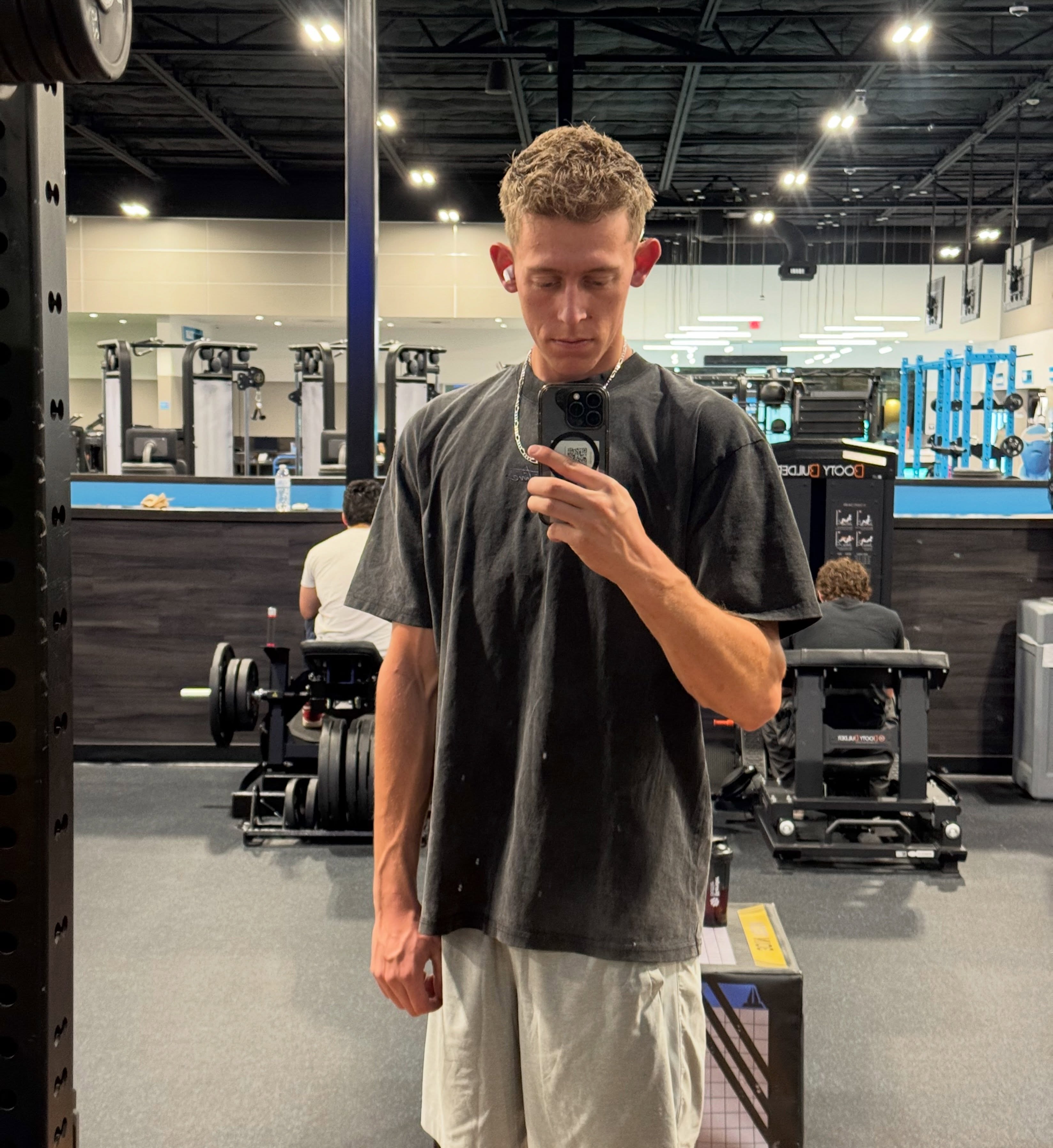 Late night gym sessions are such a vibe!
Big thanks to my gym coach! @esjaytaylor #eos