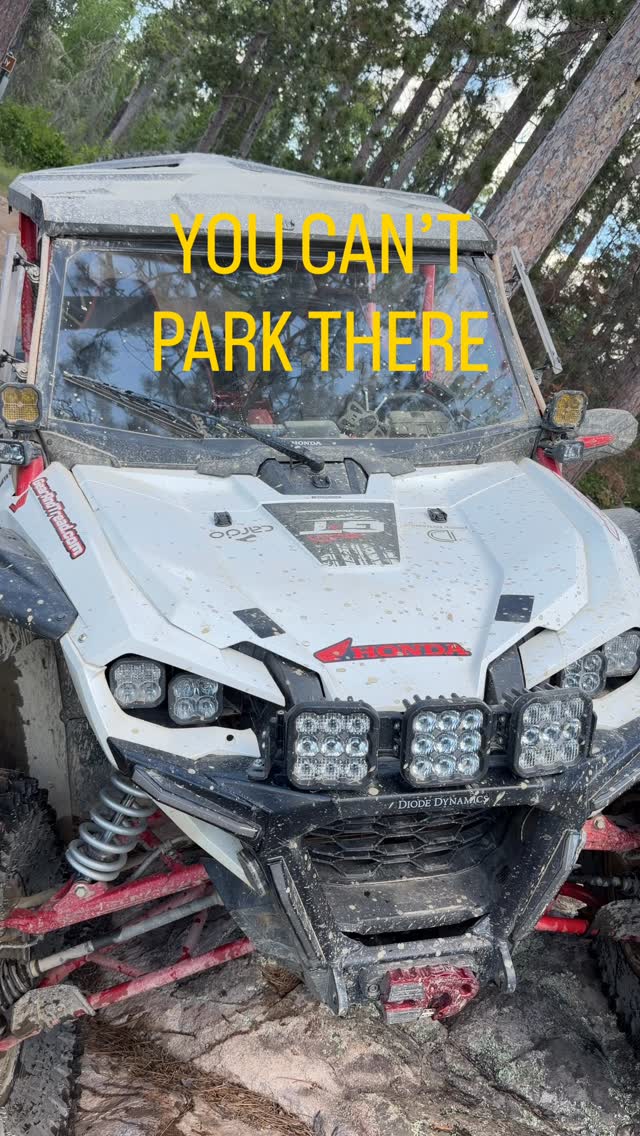 We had such an amazing weekend trip, 500 miles in three days. We had to stop at the school spot and park our machines on this rock. I think I get the award for best parking job lol.  The @halolockers sway bar for the talon is awesome.  The @wcfabsidexside radius rods are beefy too.