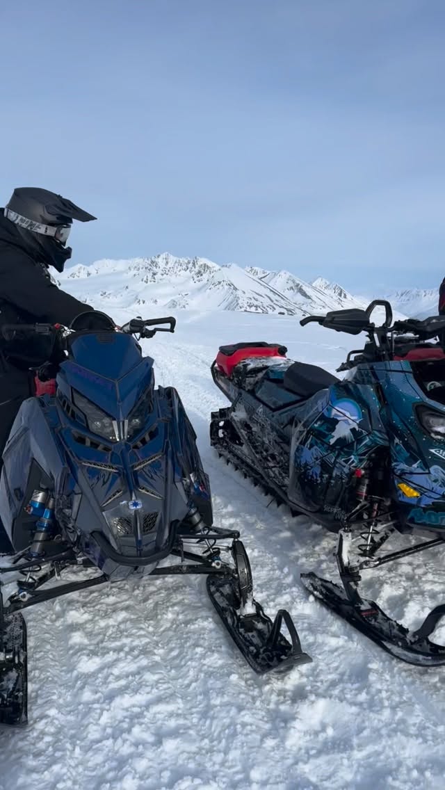 Day one Valdez delivers #valdez #alaska #mountains #spring #bluebird

@deltapowersports 
@klim 
@artworkbysierrawinter 
@glaciergrindcoffeeak 
@flydenali 
@dps_fairbanks 
@dps_riders_team 
@skidoo 
@arcticcat_snow