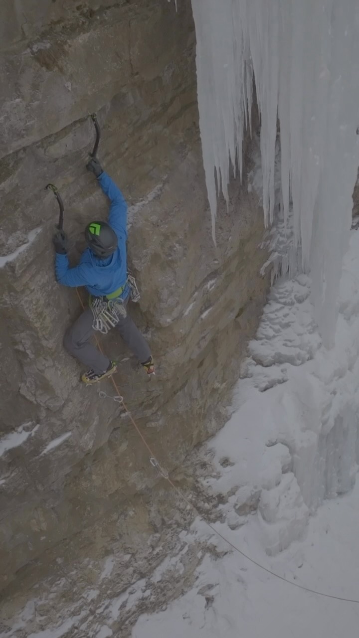 A little Sunday morning mixed climbing to stoke that winter fire. @climbs2high climbing “A Clean Death”