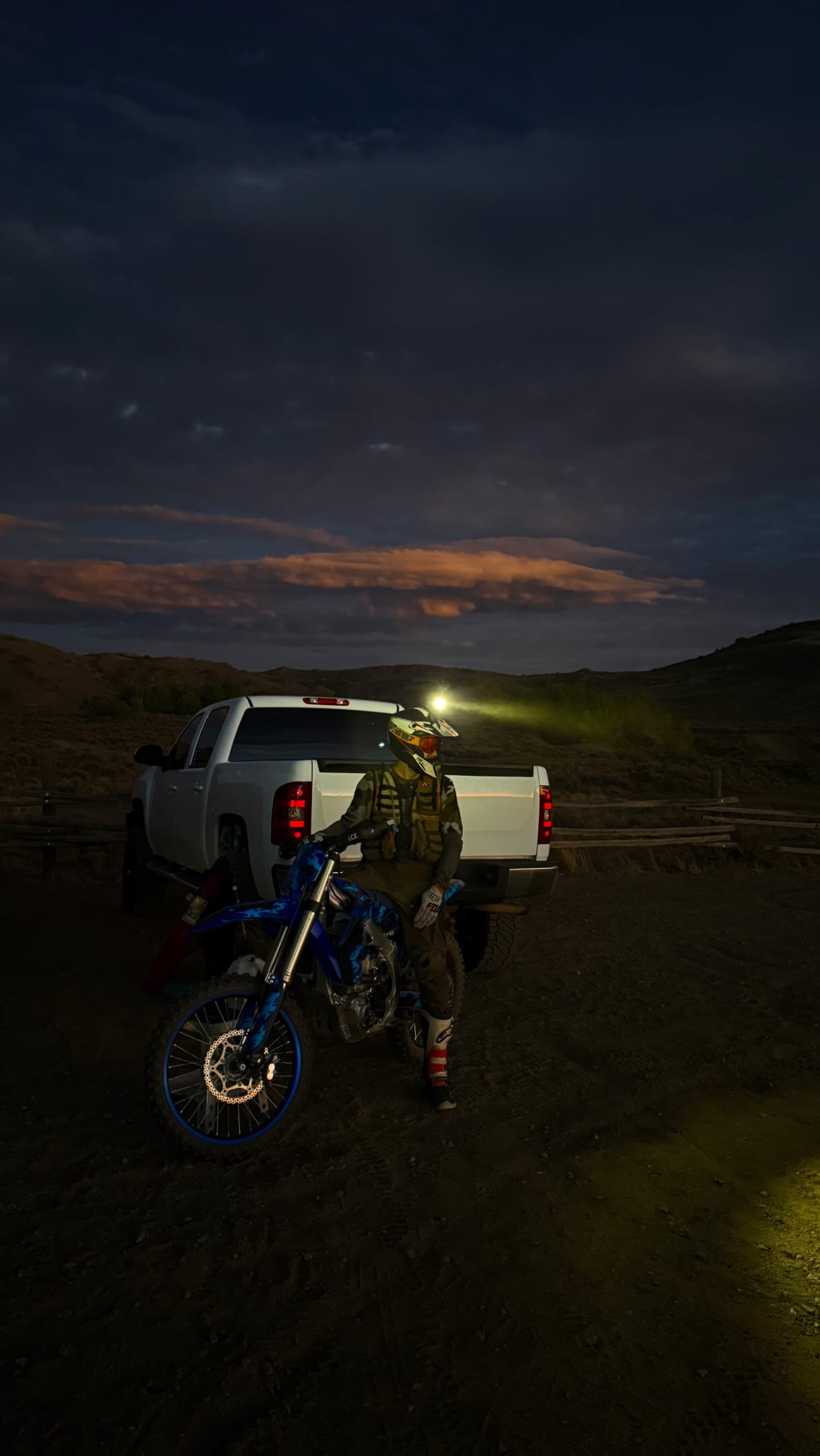 Weekend warm up… chasing sunsets with the fam 💕 Finding the truck with @oxbowmoto 🔦
.
@aleclong97 @adamonasch 
.
#SunsetMoto #ChasingSunsets #OxbowGear #NightRide