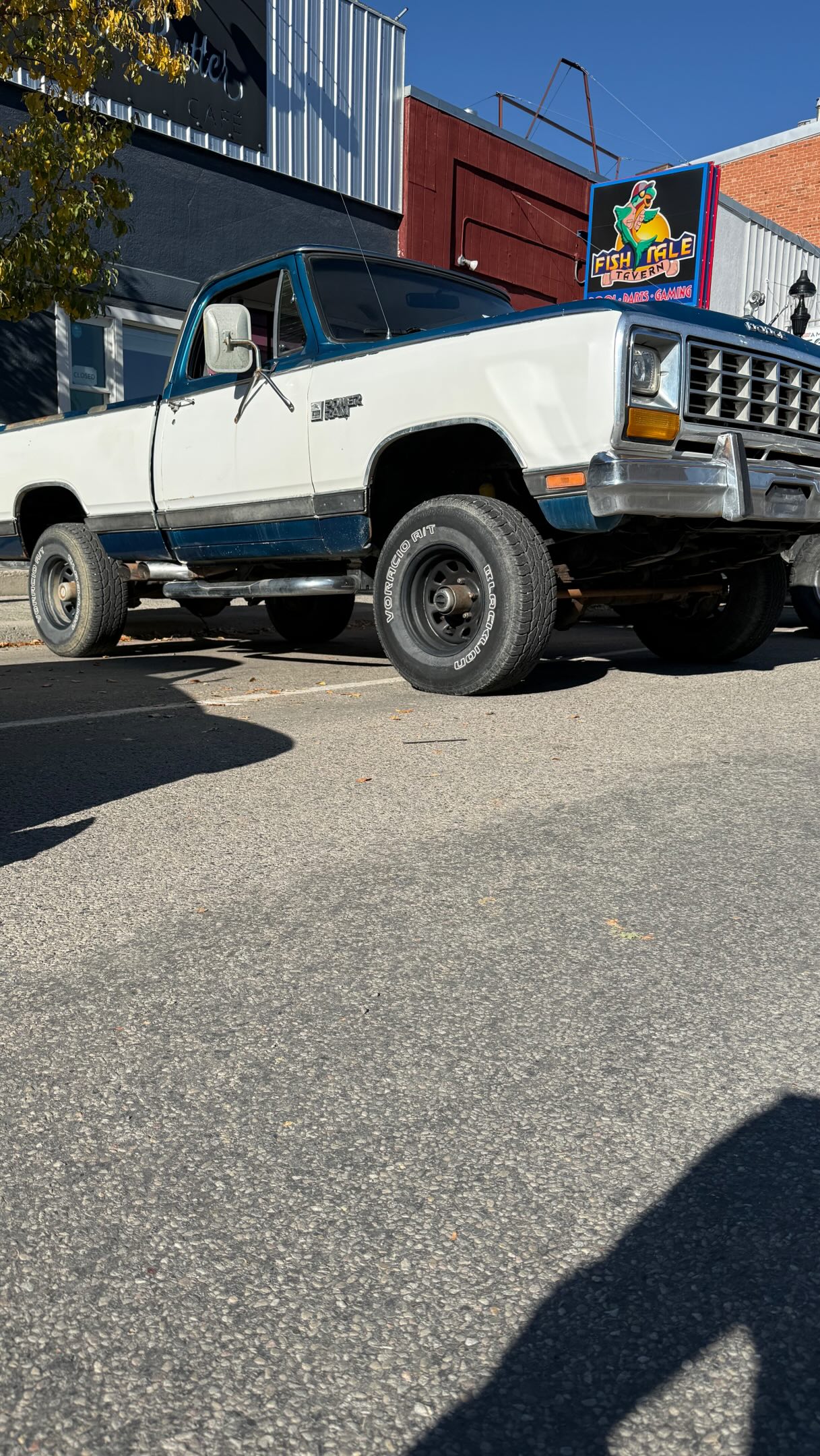 Townsend Fall fest. So awesome to see all of the vehicles here!
#townsendfallfest #carshow #dodgeprospector