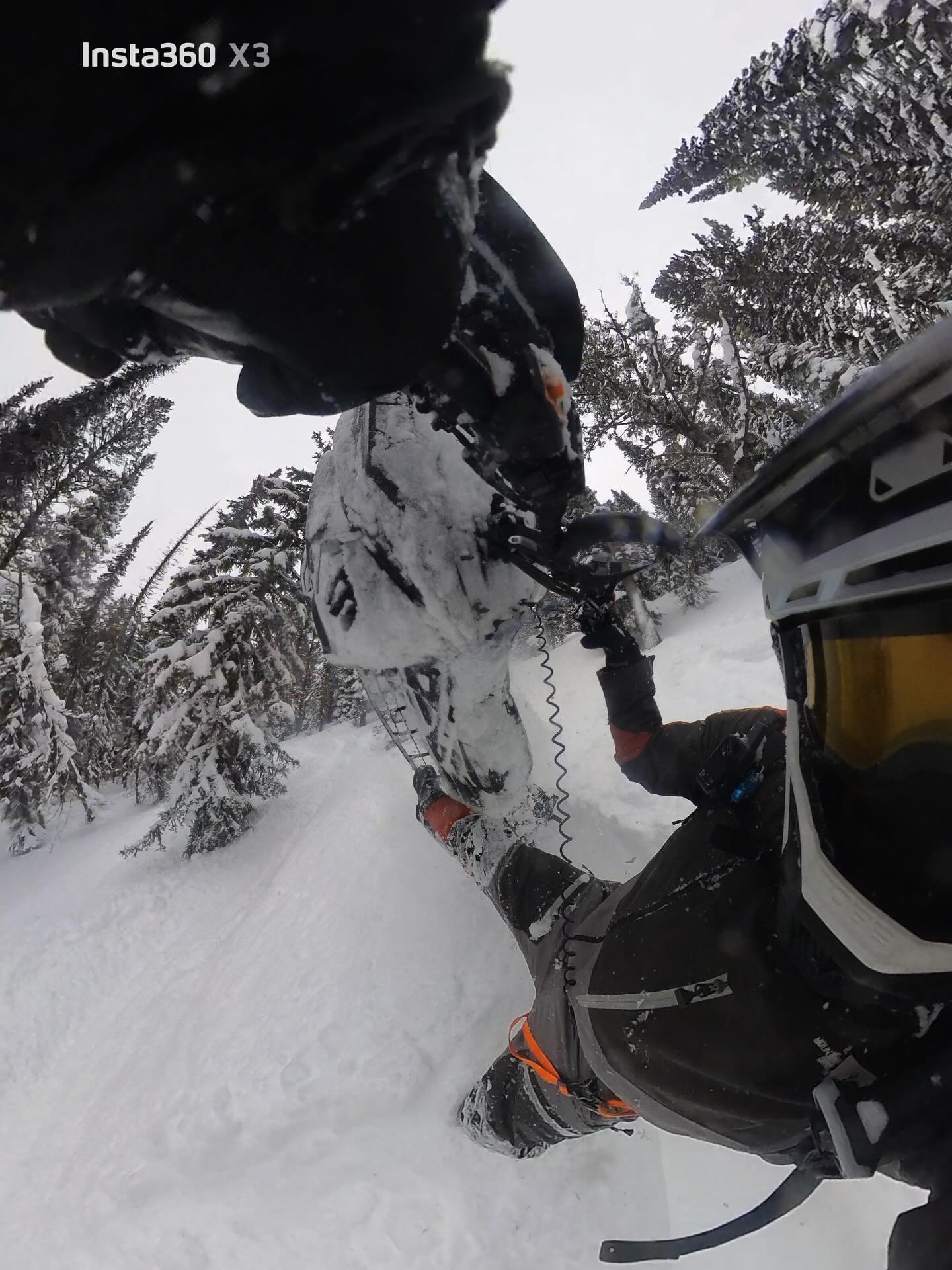 What I see compared to what the camera man sees!!! 
📸 @claytonkrebster 
.
.
.
#skidoo #teamskidoo #oxbow #oxbowgear #snomobiles