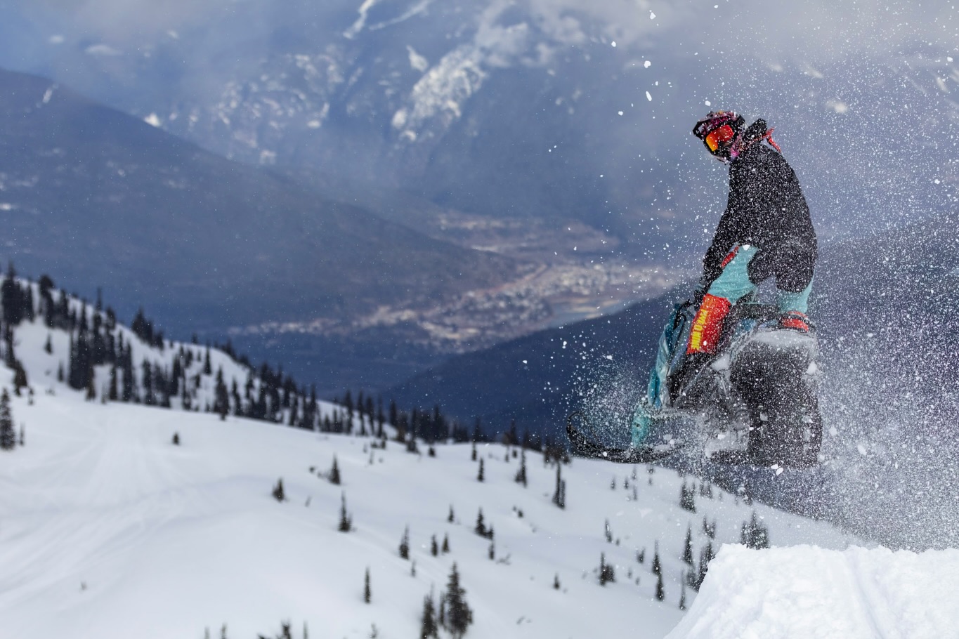 Another season of snowmobiles in the books✅
.
.
This year I had a lot less days than last year but still got out as much as I could and made the most of the weird snow season in BC, huge thanks to all these companies for keeping me on the snow every weekend the 9Hard is pretty wore out these days so you guys help a ton! 
@suspensionproz @shuswapmountainriders @tempestoptics @sicamousadventures @redrose.creations.ltd @speed_shop_inc @sledsicamous
#polaris #ford #sleds #staycation #summertime