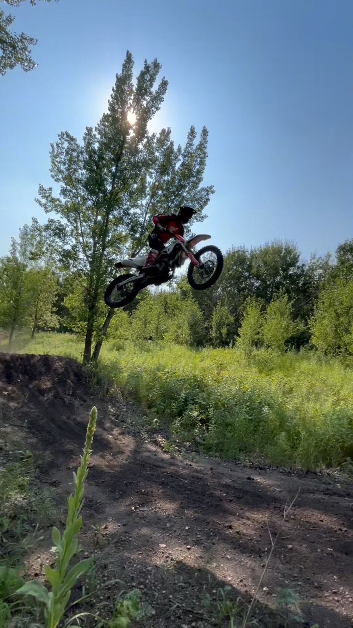 This moto stuff isn’t too bad… been a while but ditched the pedal bikes and trying out the twist throttle