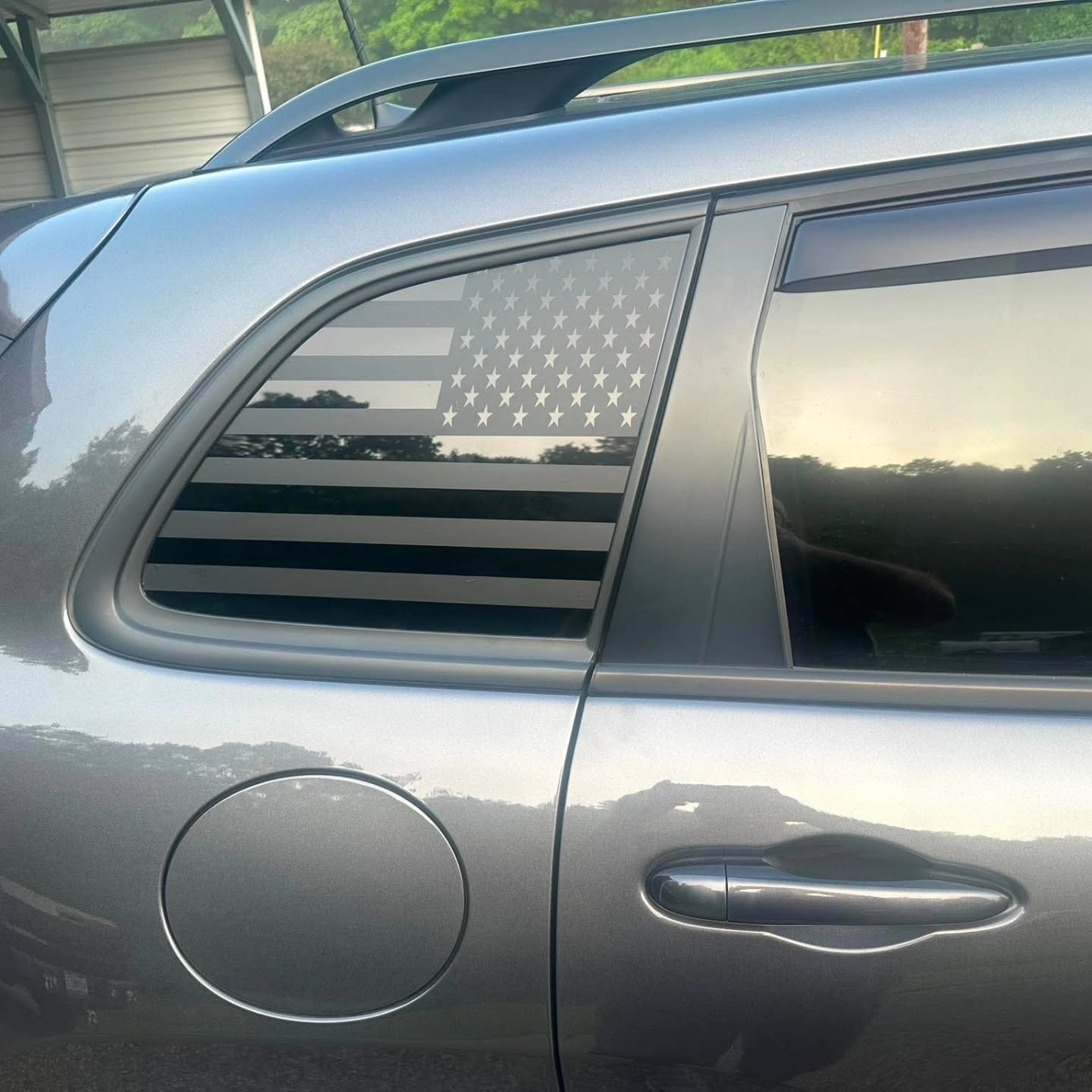 Cherokee side window flags
