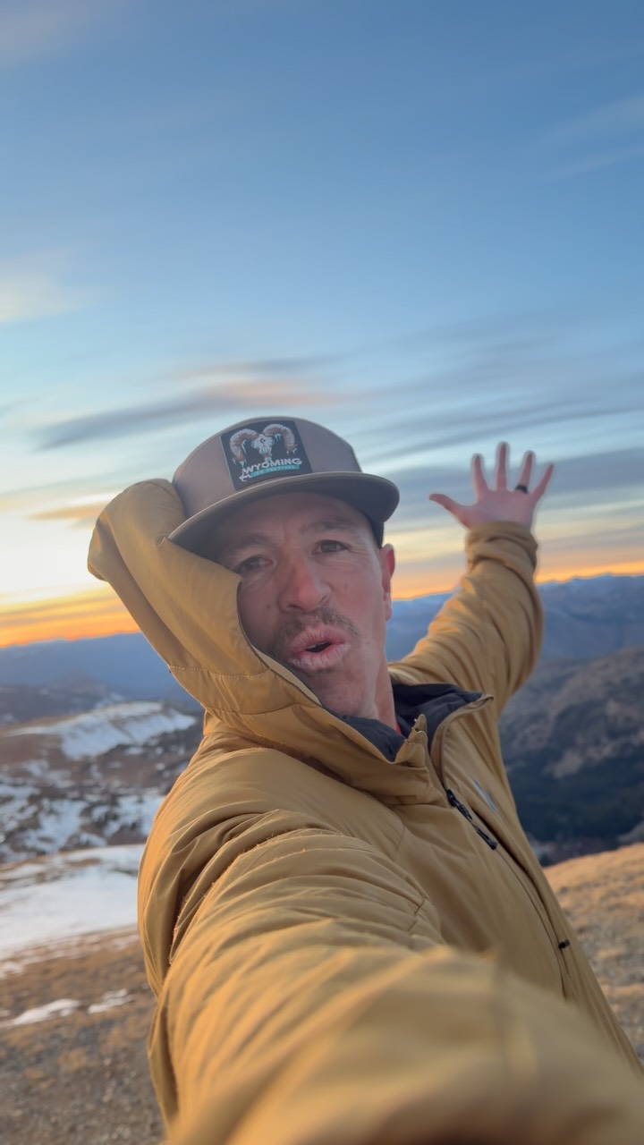 What an evening sunset. It may have been a bit cold but damn that was awesome!! #teambronco_ambassador #sendit #beartooths #roamtheplanet