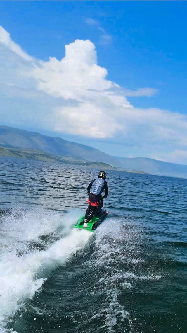 Juicy Superjet 700 training – shot on #djiNeo2 
🎥 @bolesko.z