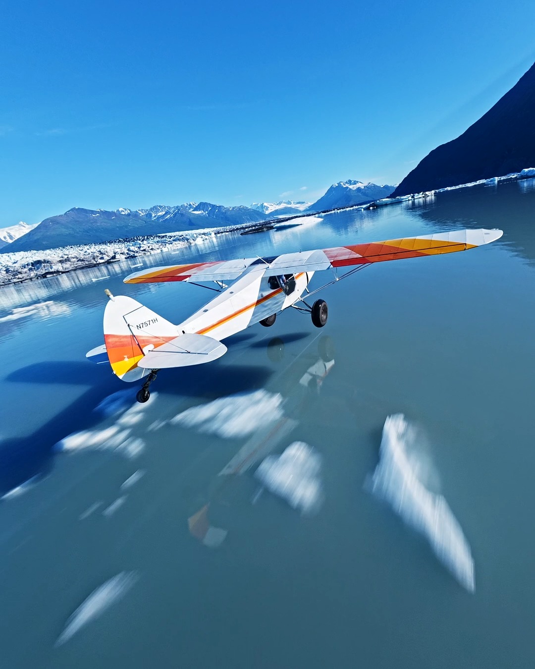 🤯A lot has to line up to capture a shot like this. Glaciers are volatile places! Massive amounts of ice create rapid temperature changes, strong winds, and turbulent weather....... But today, everything came together perfectly—80 degrees, sunshine, no wind, a skilled pilot and a nerd with a drone🤘
thx Chris Christman for the epic afternoon!