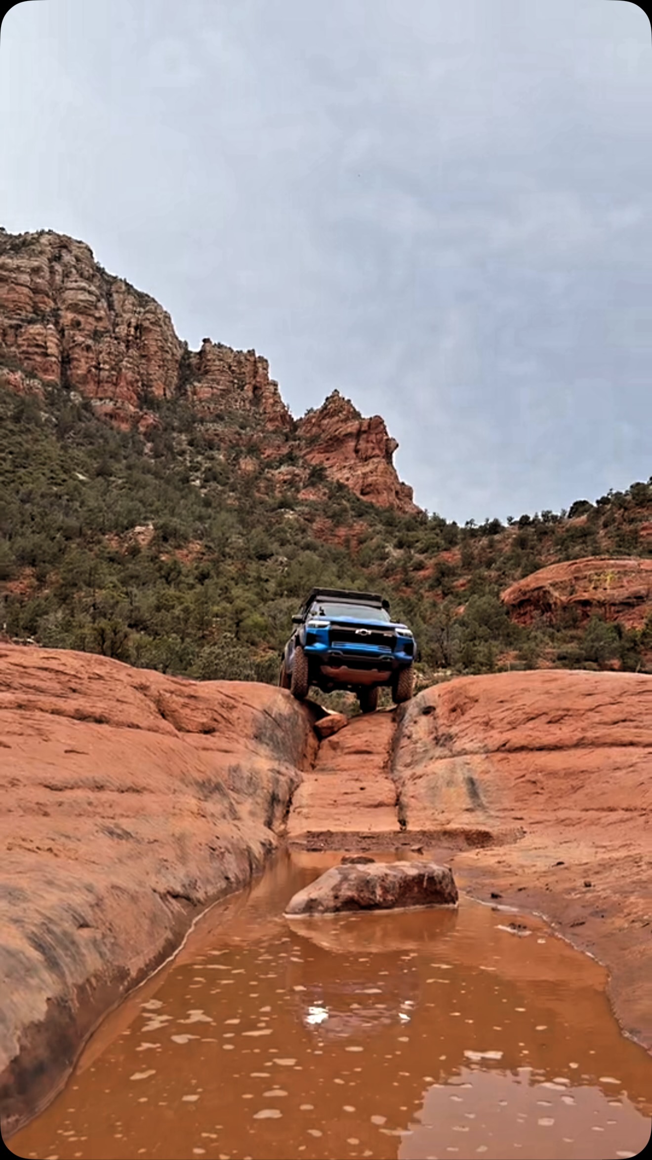 Going down the V Notch on Broken Arrow Trail in Sedona, AZ! 🤙🏼 (Yes, I also went up it)