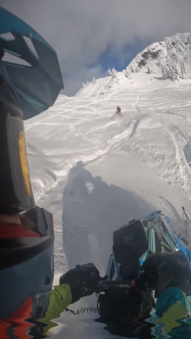 Whistler, BC was a glorious place to be rocking the Tempest Infinity goggles. Not only was the snow awesome but those goggles kept me fog free and seeing clearly all day. I wasn’t weighted down by a bulky battery pack, and to top it all off, changing lenses is quick and hassle-free. All you have to do is pop one off and pop the other one back on. It’s a breeze, even with gloves on #slaythefogcomp