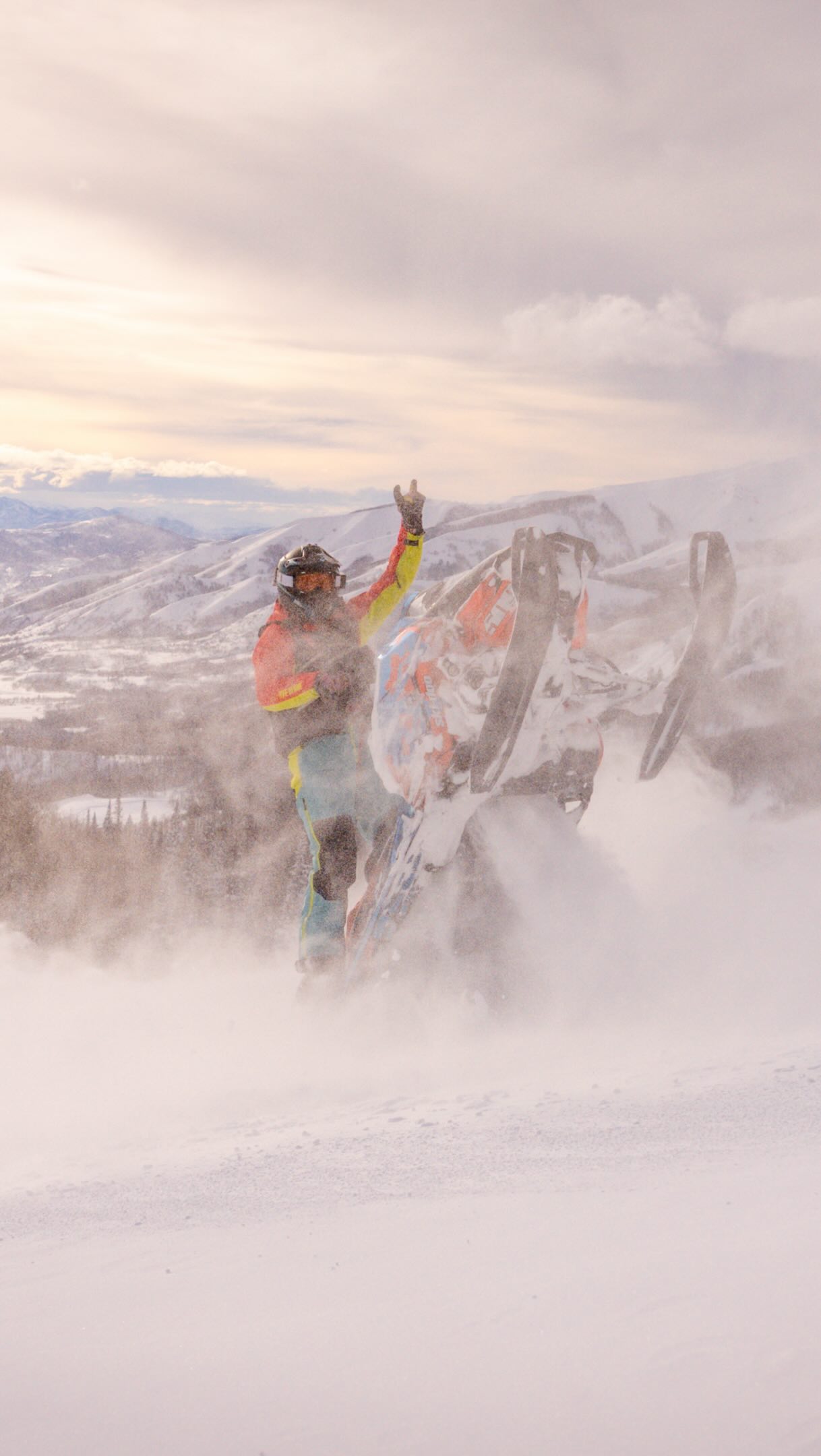 Tag your friend that would give you a ski pull! This is from That one week where we had winter in 2026. That was a good week. This was by far the deepest day I had, went over a bump and my sled just kept sinking into the bottom of the creek incident know was there. Thanks @nathan.petersonn for getting me out 

@oxbowgear 
@509inc 
@deviantink
@smithgradewelding 
@wellerrecreationutah 
@forceturbos
@cardo_orv
@skidoo
@uinta.sledderz

#brpdealerambassador #oxbowathlete #fuelingyourpassion