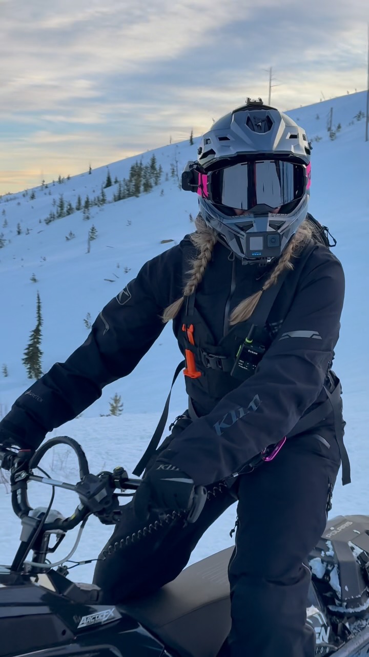Living the life that once seemed unrealistic. 

Crazy opportunities, unreal views, and doing what makes me happy.

Back to normal sled programming 🤘🏻

#polarissnow #sledgirlz #klim #oxbow #snowmobiling