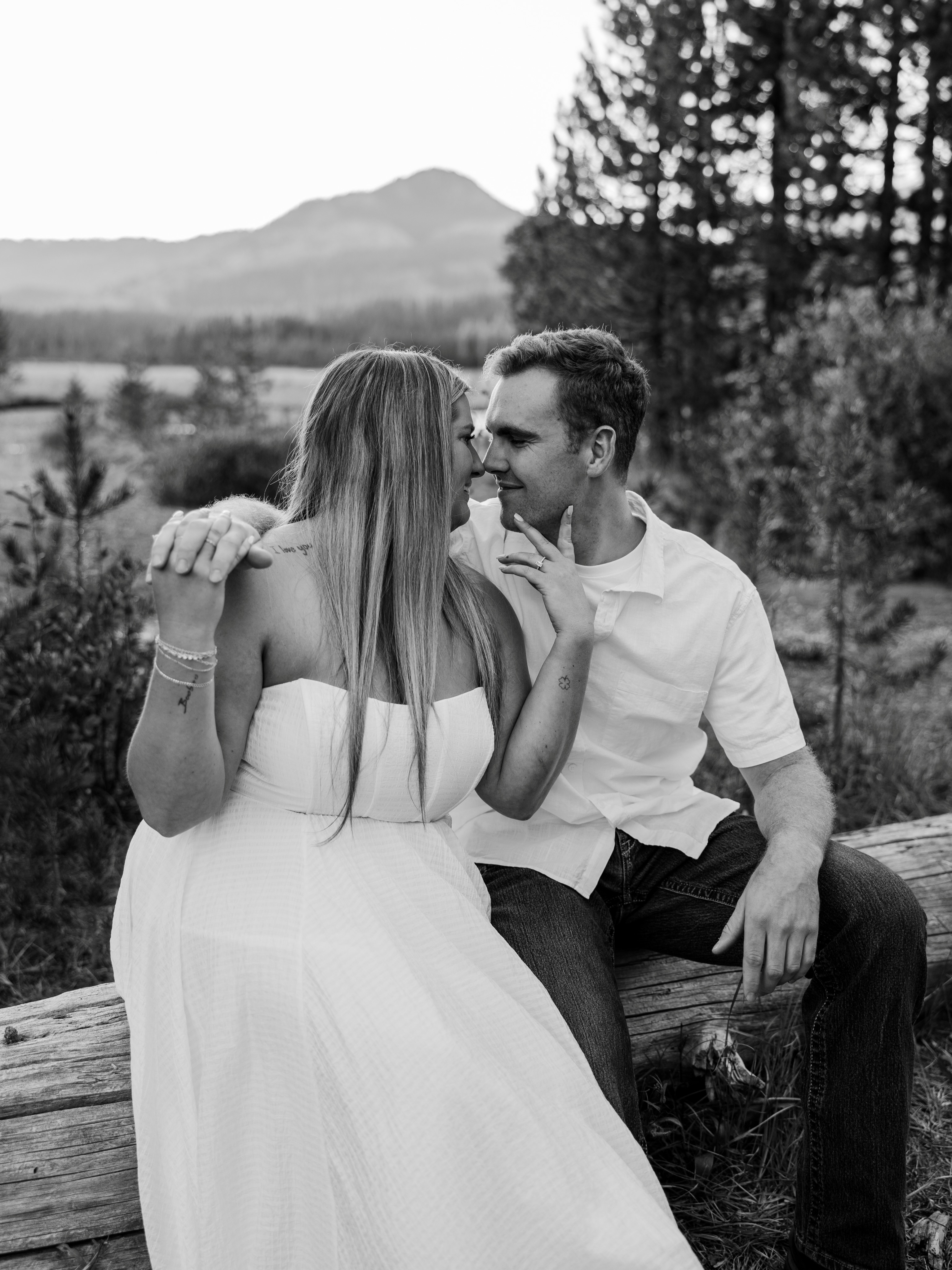 Appreciation post for the girl who always prioritizes me, loves me unconditionally and who is my biggest supporter. Thank you for all you do. Let’s get married @grace.eckhart ❤️

Engagement session with @upland.photography