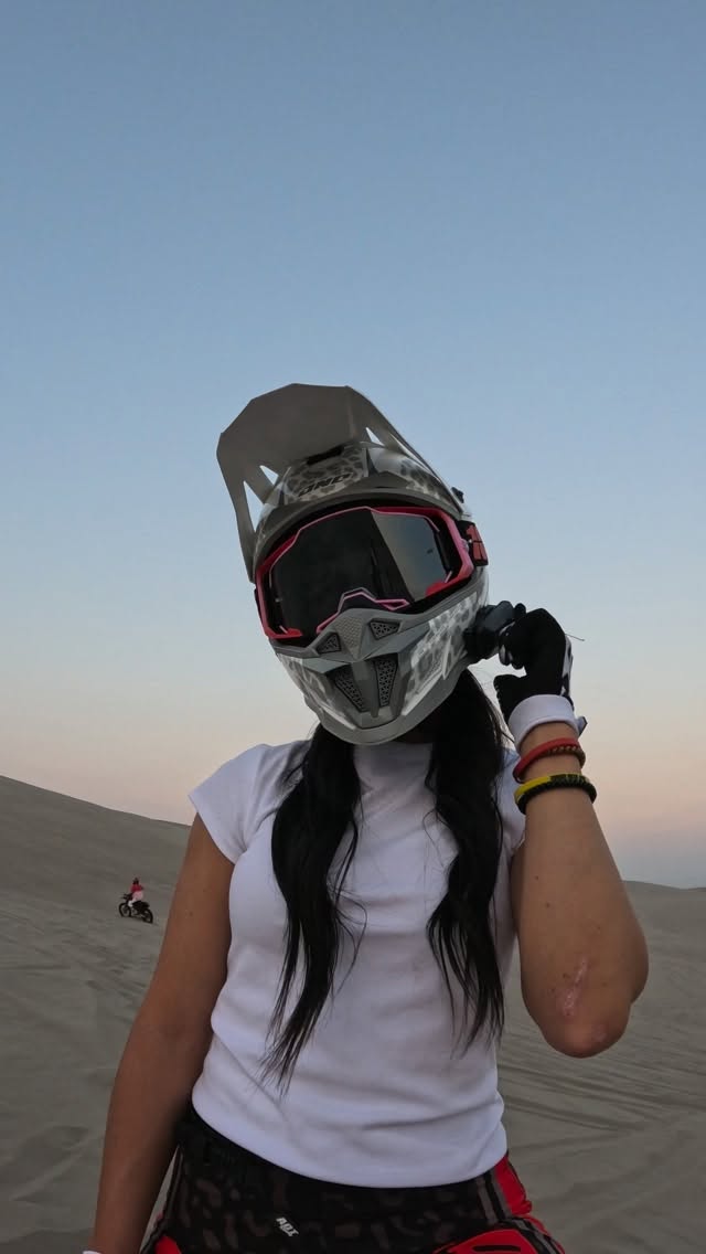 How date night looks with @cardosystems 😎

Use code: HOLLYLYNN to save $$
#dirtbike #cardo #date #moto #summer