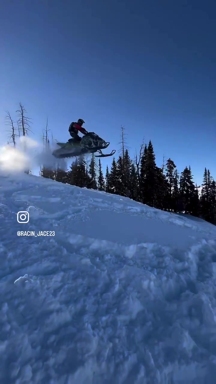 Waiting on the snow #snowmobile #snow #bigair 