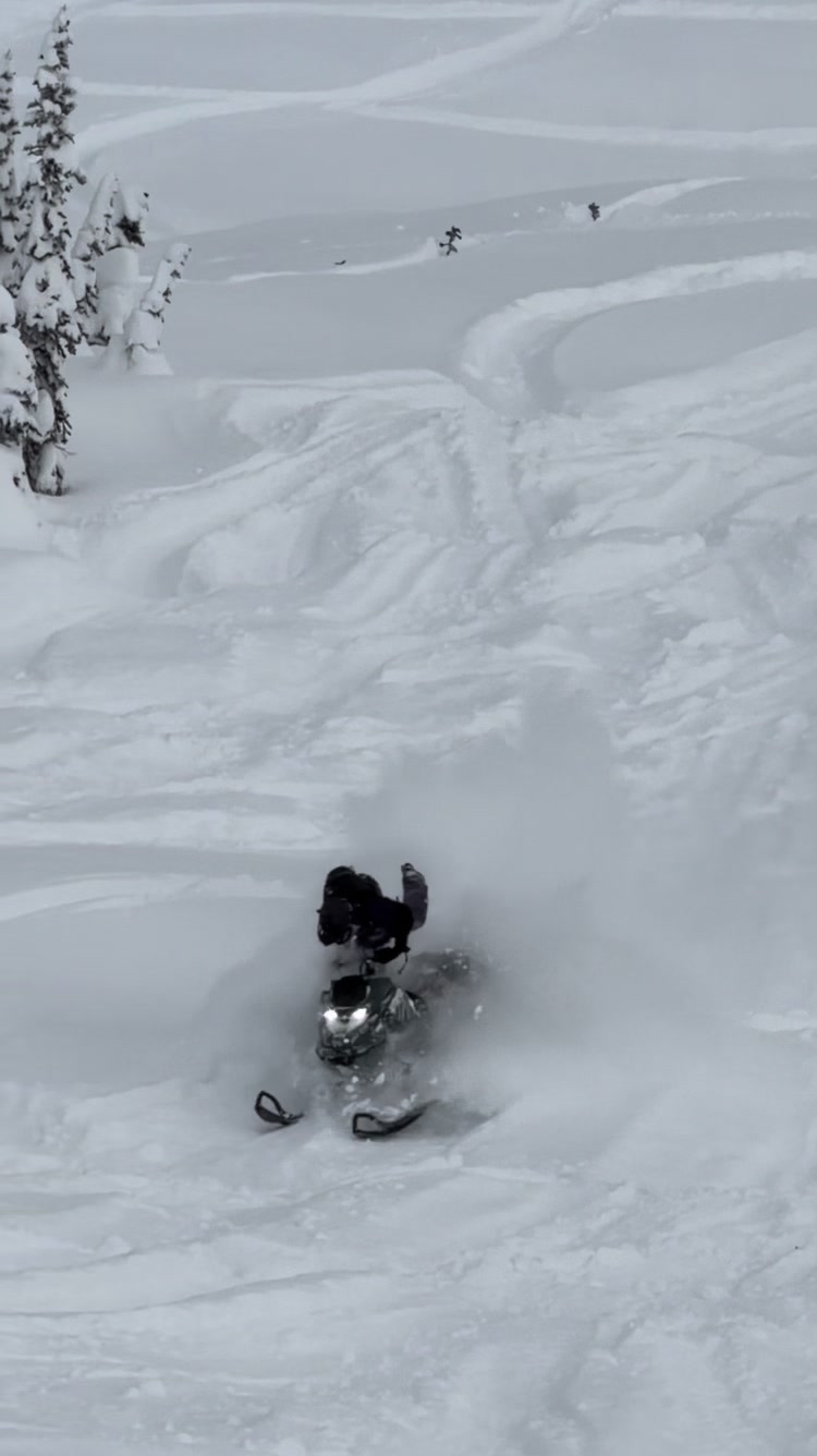 2026 is here! Kick the gate open and let this rodeo run. Hold on tight! 🤠 🤘🏼  @Ski-Doo @Oxbow Gear @509 @GGB Exhaust  #brpdealerambassador #thatskidoofeeling #skidoo #snowmobile 